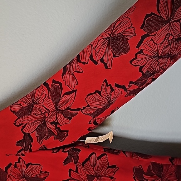 Coldwater Creek Classy NWT size small poinsettia button down blouse - Picture 5 of 9